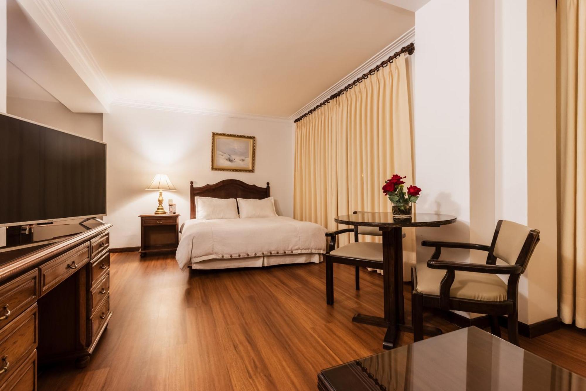 Hotel El Rey Palace